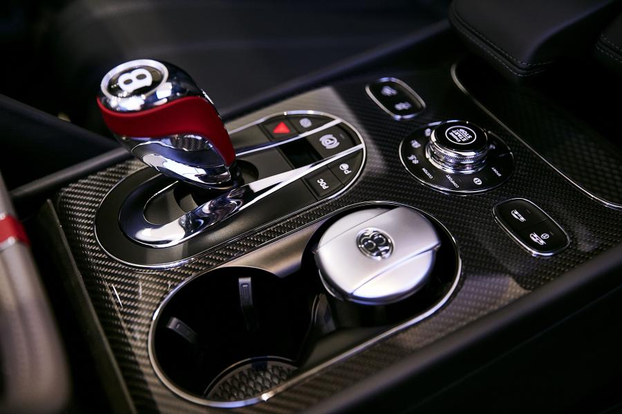 Детали интерьера Bentley Bentayga Sportsman by Huntsman & Mulliner 2019 года  (фото 6 из 6)